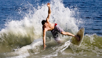 爱游戏服务-“生死瞬间：赛场上的救援与奇迹”，生死瞬间视频